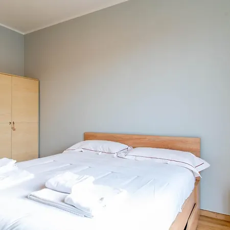 White - Metro Massaua تورينو