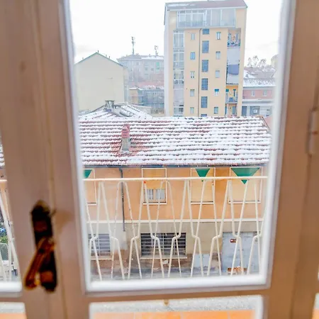 White - Metro Massaua *