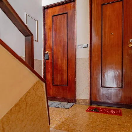 White - Metro Massaua Apartment Turin