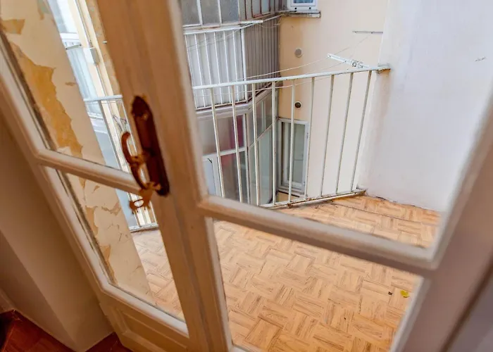 White - Metro Massaua * Turyn