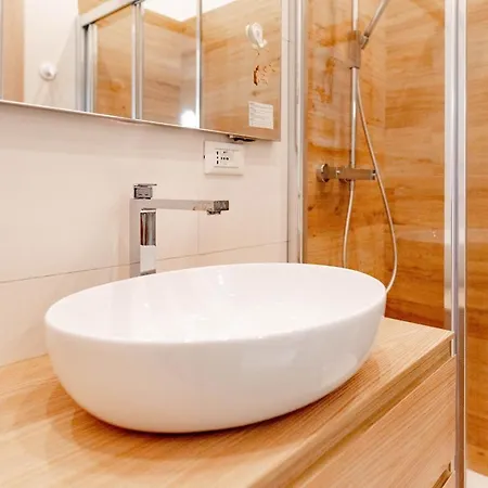 White - Metro Massaua