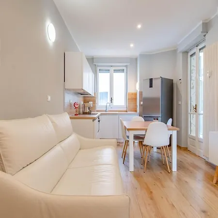 White - Metro Massaua *